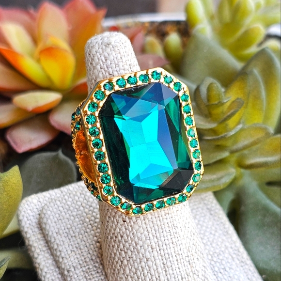 Jewelry - NWOT statement cocktail ring